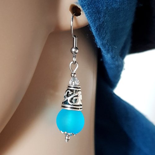 Boucle d'oreille perles en verre bleu givré, coupelles, crochet en métal acier inoxydable argenté