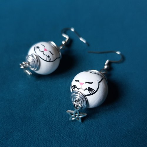 Boucle d'oreille perles en bois chat blanc, noir, perles en verre transparente, étoile, crochet en métal acier inoxydable argenté