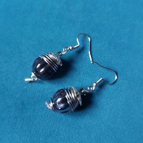 Boucle d'oreille perles en porcelaine émaillé noir, coupelles, crochet en métal acier inoxydable argenté