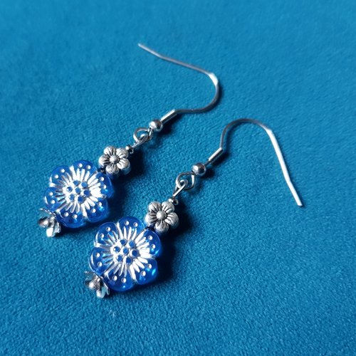 Boucle d'oreille perles fleur en acrylique bleu, argenté, crochet en métal acier inoxydable argenté