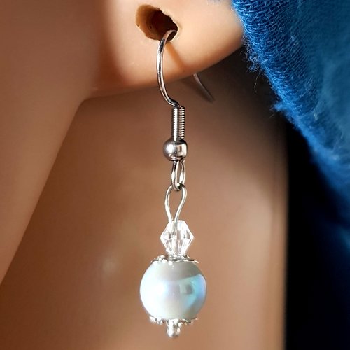 Boucle d'oreille perles gris clair, blanc en verre, argenté, coupelles, crochet en métal acier inoxydable argenté