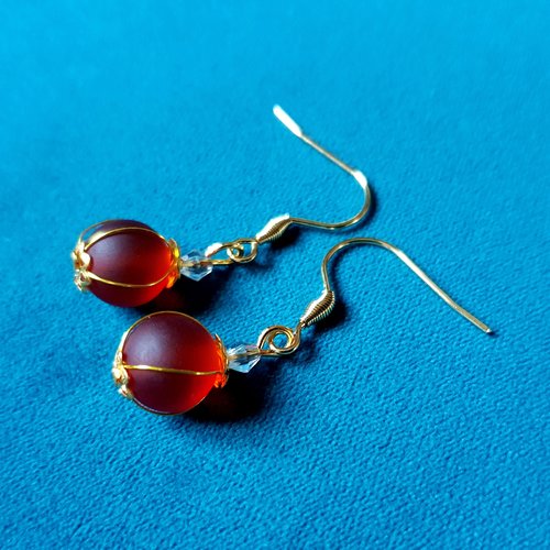 Boucle d'oreille perles en verre orange foncé givré, coupelles, fil d'acier en métal doré, crochet acier inoxydable doré,