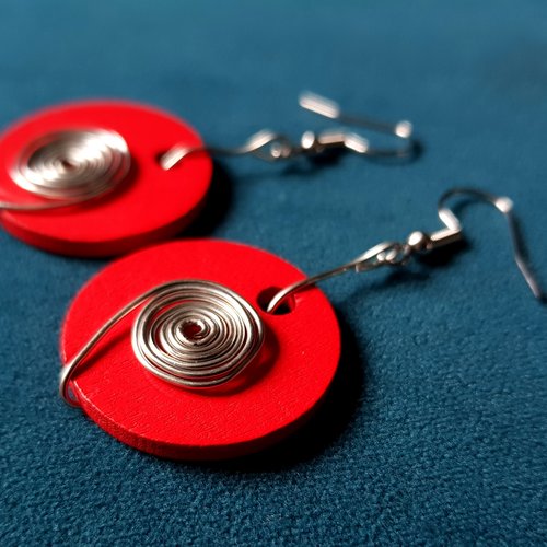 Boucle d'oreille cercle en bois léger rouge, crochet en métal acier inoxydable argenté