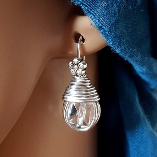 Boucle d'oreille fleur, perles en verre carré irrégulier, transparente, fil d'acier, crochet en métal acier inoxydable argenté