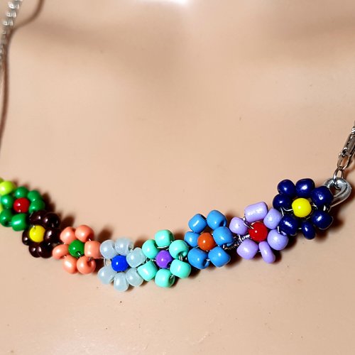 Collier fleurs en perles en verre multicolore, fermoir, chaîne fantaisie en métal acier inoxydable argenté,