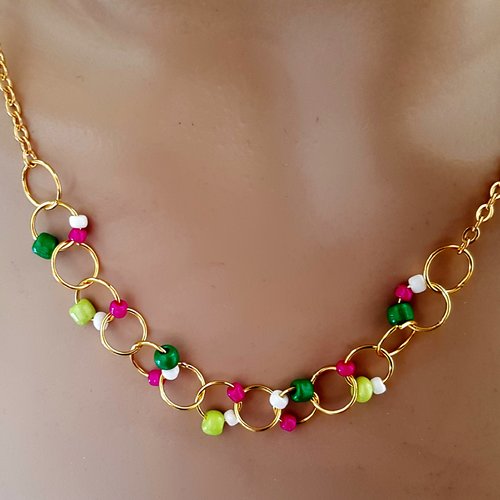 Collier perles rocaille vert, rose fuchsia, blanc, anneaux, chaîne d’extension,  fermoir, chaîne en métal acier inoxydable doré