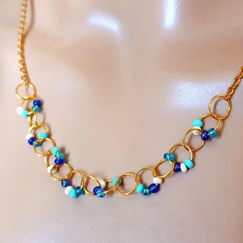 Collier perles rocaille bleu, blanc, anneaux, chaîne d’extension, fermoir, chaîne en métal acier inoxydable doré