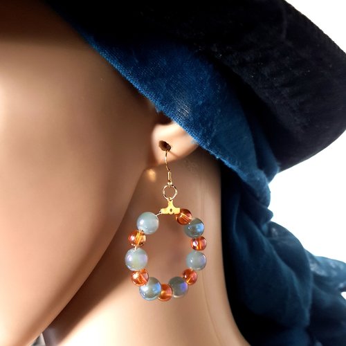 Boucle d'oreille créole, perles en verre bleu gris avec reflets, orange, crochets en métal acier inoxydable doré