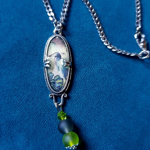 Collier pendentif ovale, perles en verre bleu, vert, fermoir, chaîne en métal acier inoxydable argenté