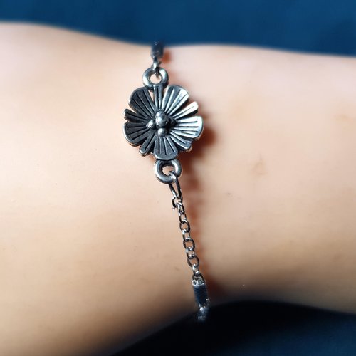 Bracelet chaîne fleur, fermoir mousqueton, chaîne métal argenté fantaisie