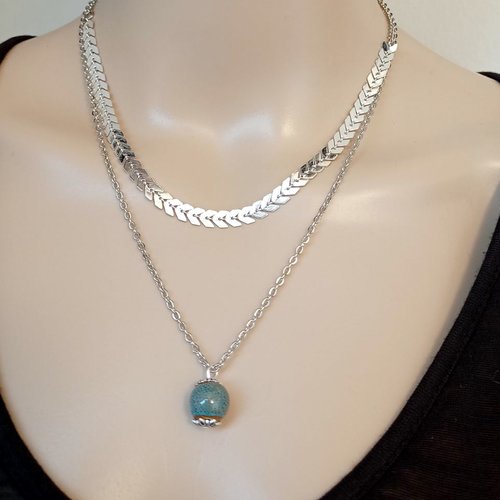 Double collier pendentif perles en terre cuite émaillé bleu turquoise moucheté, fermoir, chaîne et fantaisie en métal argenté