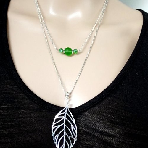 Double collier pendentif feuille, perles en verre vert givré, fermoir, chaîne força et fantaisie en métal argenté clair