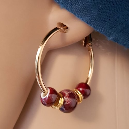 Boucle d'oreille créole, perles en porcelaine émaillé rouge bordeaux, métal acier inoxydable doré