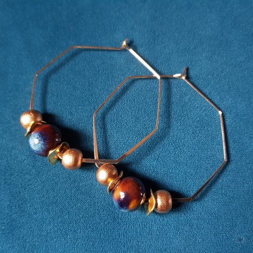 Boucle d'oreille créole, perles en porcelaine émaillé marron, bleu, bois, métal acier inoxydable doré