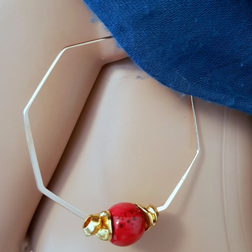 Boucle d'oreille créole, perles en porcelaine émaillé rouge tacheté noir, métal acier inoxydable doré