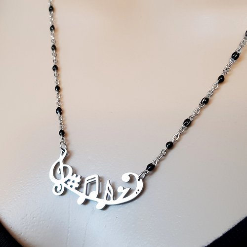 Collier pendentif musique, émail noir, fermoir, chaîne en métal acier inoxydable argenté