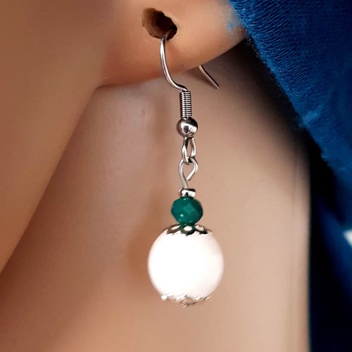 Boucle d'oreille perles en verre blanc, turquoise, crochet en métal acier inoxydable argenté