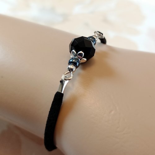 Bracelet féminin noir et argenté avec perle en verre cordon et chaînette