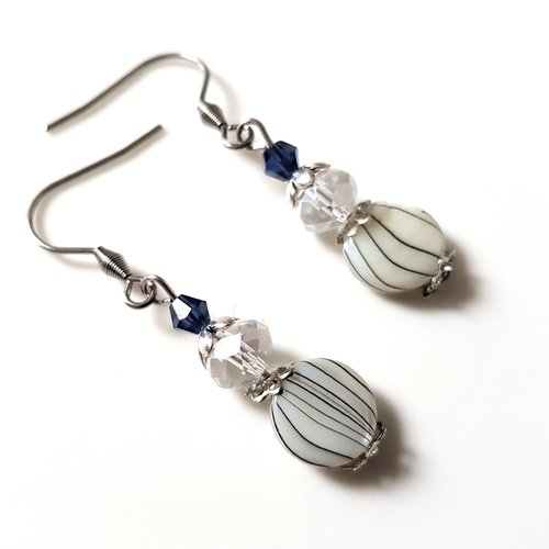 Boucle d'oreille perles en nacre blanc, noir, et transparente, crochets en métal acier inoxydable argenté