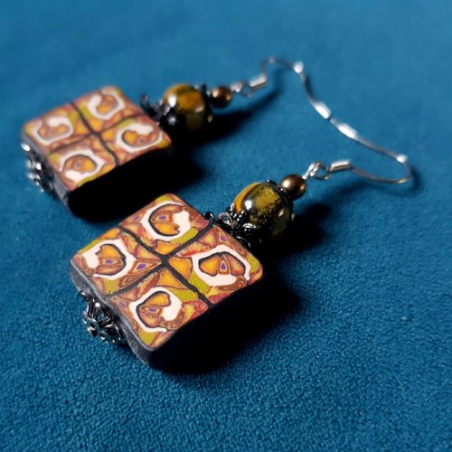 Boucle d'oreille perles en pâte fimo carré beige, noir, orange, kaki, marron, crochet métal acier inoxydable argenté