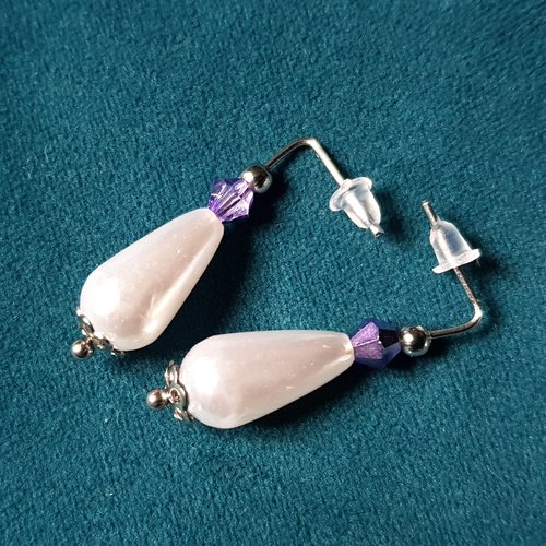 Boucle d'oreille perles en acrylique blanc, lilas, coupelles, crochet en métal acier inoxydable argenté
