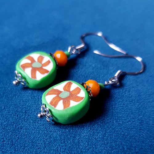 Boucle d'oreille perles en pâte fimo rond plat, orange, blanc, marron, vert, crochet métal acier inoxydable argenté