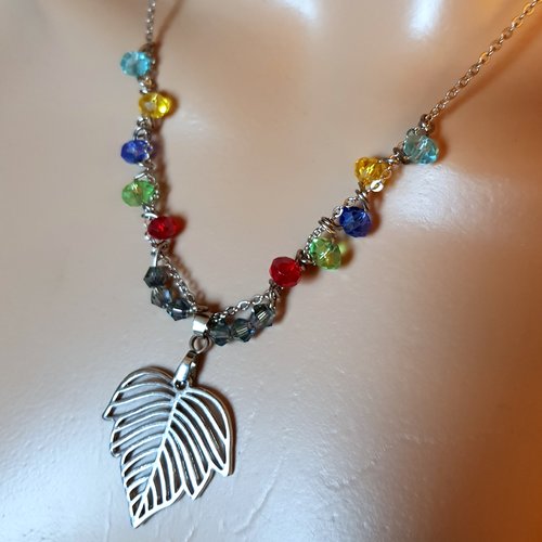 Collier feuille, perles multicolore, fermoir, chaîne en métal acier inoxydable argenté