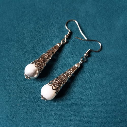 Boucle d'oreille perles verre blanc, coupelles, crochet en métal acier inoxydable argenté