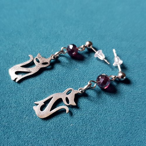 Boucle d'oreille chat inoxydable, perles verre couleur vin violet, crochet puce en métal acier inoxydable argenté