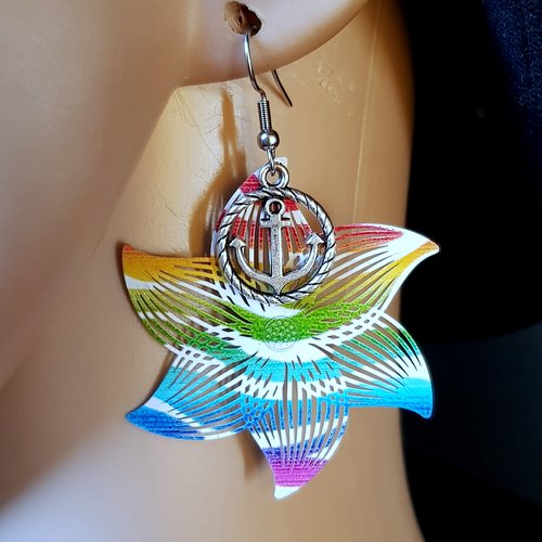 Boucle d'oreille ancre marine,étoile ajourée léger émaillé multicolore, crochet en métal acier inoxydable argenté