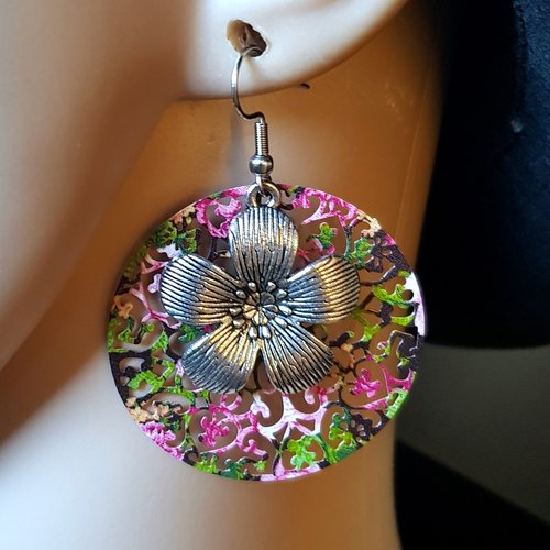 Boucle d'oreille fleur, rond ajourée léger émaillé multicolore, crochet en métal acier inoxydable argenté