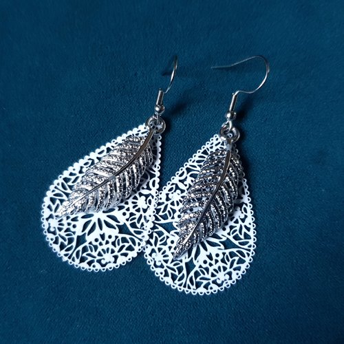 Boucle d'oreille plume, goutte émaillé blanc, crochet en métal acier inoxydable argenté
