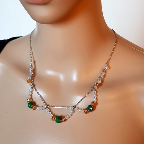 Collier perles orange, blanc translucide, vert, orange, fermoir, chaîne en métal acier inoxydable argenté