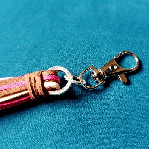 Porte clé en suédine multicolore fermoir mousqueton en métal argenté