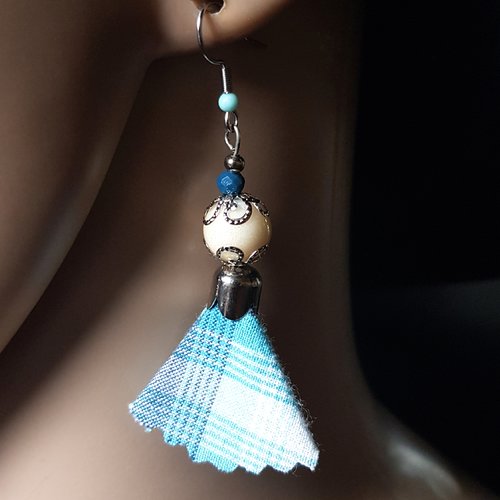 Boucle d'oreille pompon en tissue, différents bleu, perles en verre, crochet en métal acier inoxydable argenté
