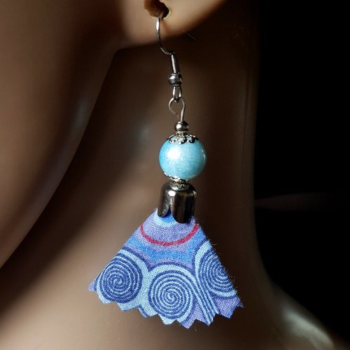 Boucle d'oreille pompon en tissue, différents bleu, rouge, perles en verre, crochet en métal acier inoxydable argenté