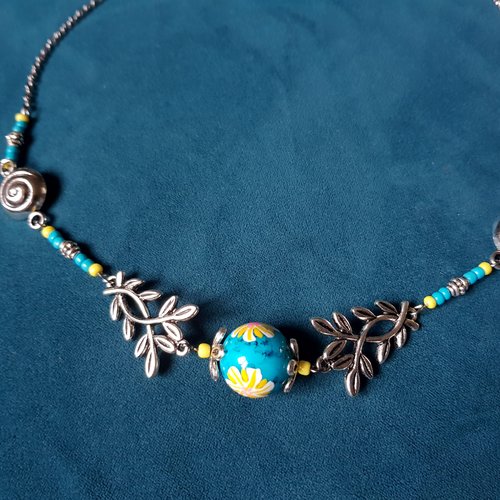 Collier perles bleu, jaune, fleur, branche, connecteurs, coupelles, fermoir, chaîne en métal acier inoxydable argenté