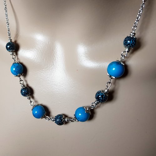 Collier perles différents bleu, coupelles, fermoir, chaîne en métal acier inoxydable argenté