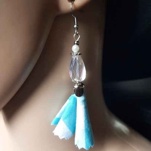 Boucle d'oreille pompon en tissue, bleu, blanc, perles en verre transparente, crochet en métal acier inoxydable argenté