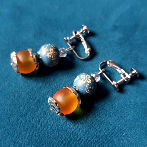 Boucle d'oreille ( pour oreille non percé à vise) perles bois et verre, coupelles, crochet clips en métal acier inoxydable argenté