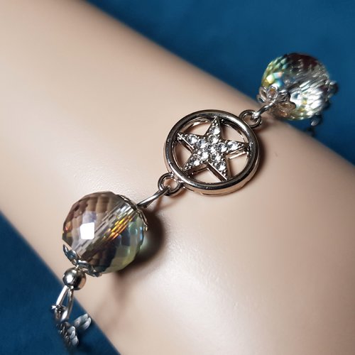 Bracelet perles en verre transparent avec reflets multicolore, étoile strass, chaîne, fermoir en métal acier inoxydable argenté