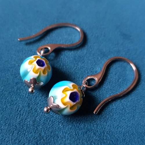 Boucle d'oreille perles en verre fleur bleu, jaune, coupelles, crochet en métal acier inoxydable argenté