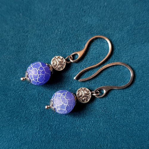 Boucle d'oreille perles en verre bleu lilas, coupelles, crochet en métal acier inoxydable argenté