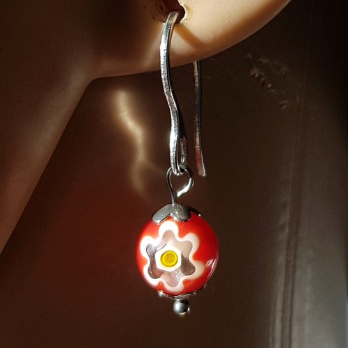 Boucle d'oreille perles en verre fleur rouge, blanc, jaune, coupelles, crochet en métal acier inoxydable argenté