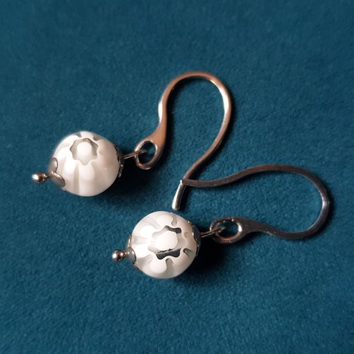 Boucle d'oreille perles en verre fleur, blanc, coupelles, crochet en métal acier inoxydable argenté