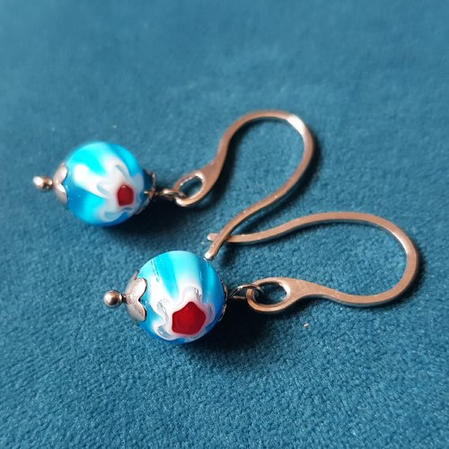 Boucle d'oreille perles en verre fleur bleu, blanc, rouge, coupelles, crochet en métal acier inoxydable argenté