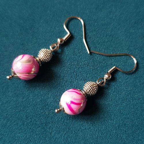 Boucle d'oreille perle en acrylique blanc, rose fuchsia, crochet en métal acier inoxydable argenté