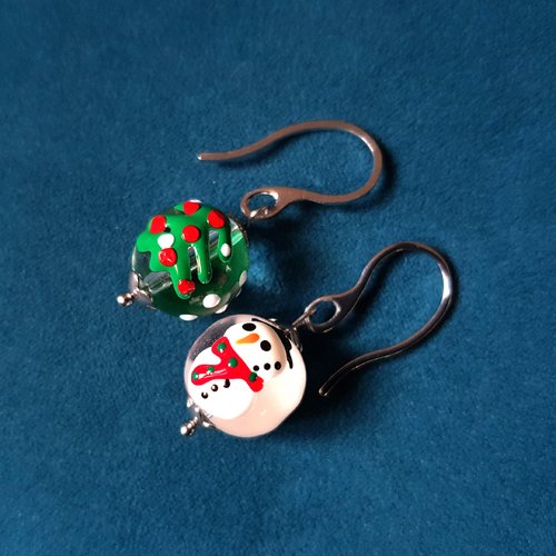 Boucle d'oreille noël perles en verre, coupelles, crochet en métal acier inoxydable argenté