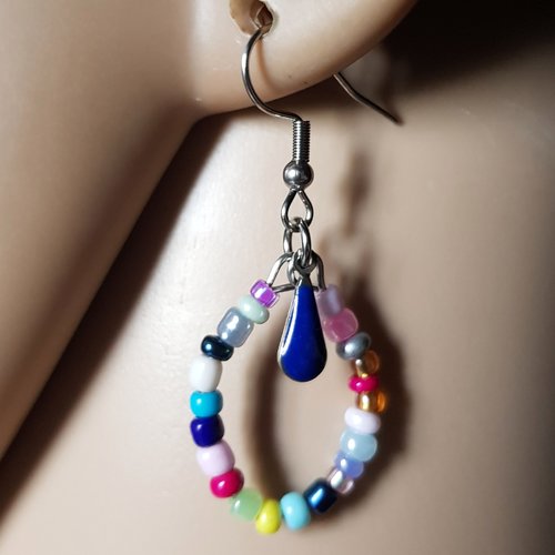 Boucle d'oreille goutte émaillé bleu, perles en verre multicolore, crochet en métal acier inoxydable argenté