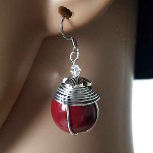 Boucle d'oreille perles en acrylique rouge bordeaux, crochet en métal acier inoxydable argenté